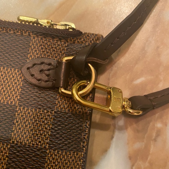 Louis Vuitton Neverfull Pochette MM - Picture 11 of 11